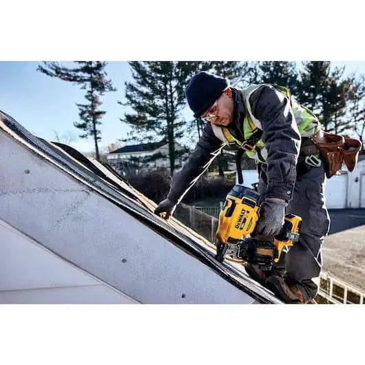 DeWalt 20V MAX* 15‚° Cordless Coil Roofing Nailer