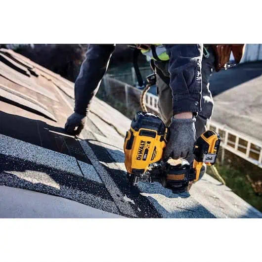 DeWalt 20V MAX* 15‚° Cordless Coil Roofing Nailer