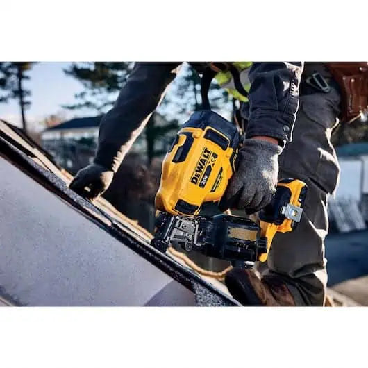 DeWalt 20V MAX* 15‚° Cordless Coil Roofing Nailer