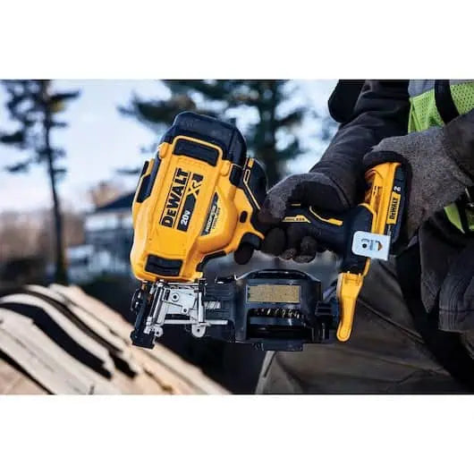 DeWalt 20V MAX* 15‚° Cordless Coil Roofing Nailer