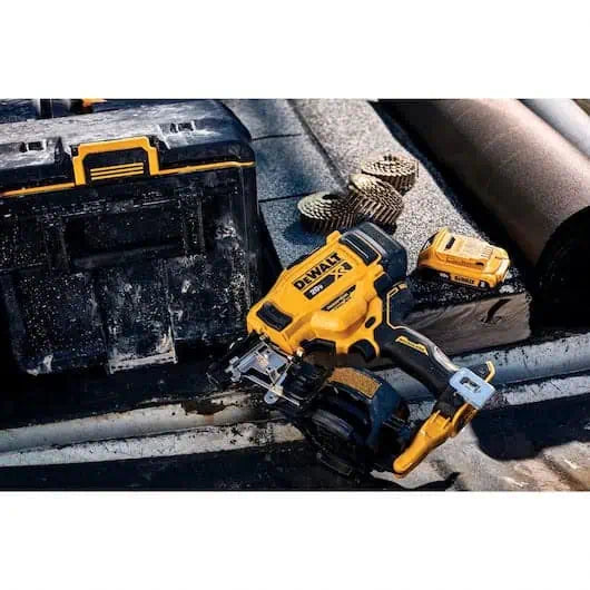 DeWalt 20V MAX* 15‚° Cordless Coil Roofing Nailer