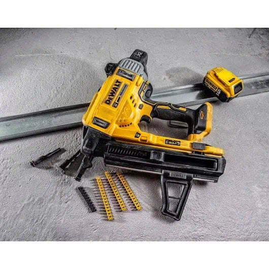 DeWalt 20V MAX* XR‚® Cordless Concrete Nailer Kit