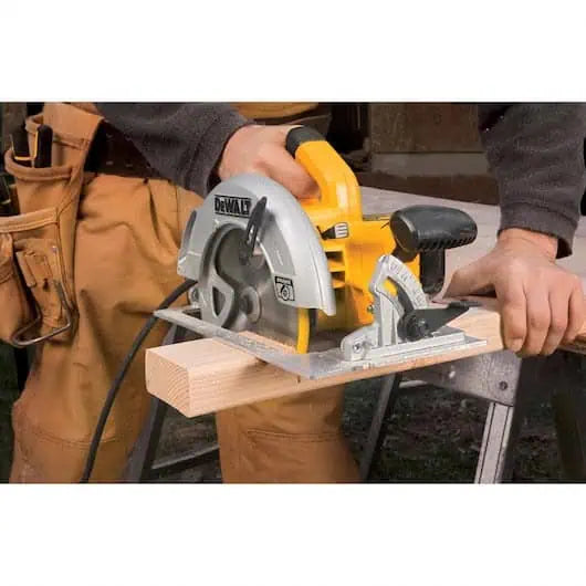 DeWalt 7-1/4" Lightweight Circular Saw with Contractor Bag