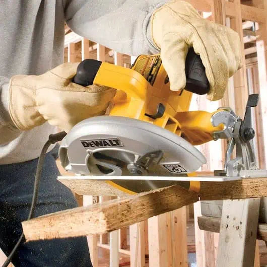 DeWalt 7-1/4" Lightweight Circular Saw with Contractor Bag